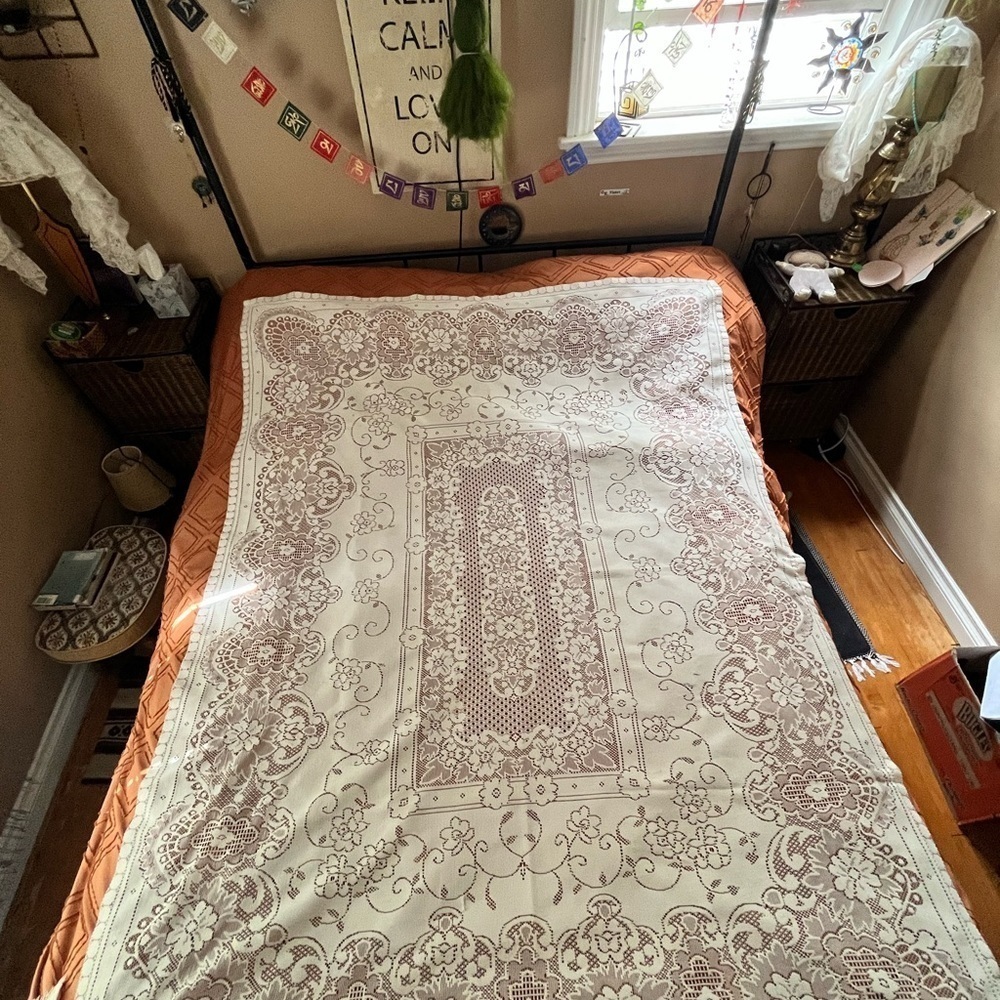 Family Herloom Handmade Lace woven table cloth -stunning -71”x45” Boho beauty ! - Picture 12 of 13